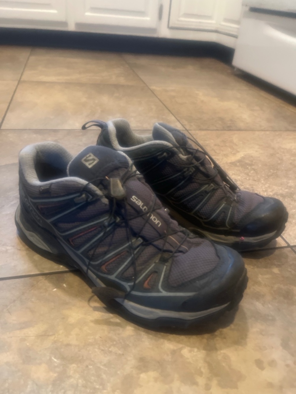 Salomon Women’s Size 8 Trail Running Hiking Shoes Quicklace Gray